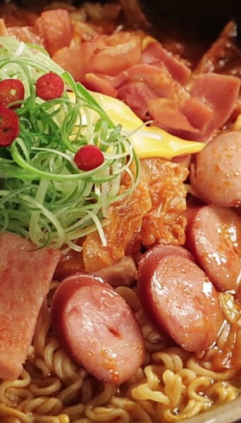 Mì nước xúc xích