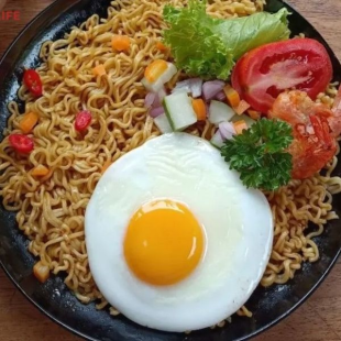 Mì trộn trứng