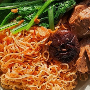 Mì xào bò viên