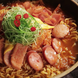 Mì nước xúc xích